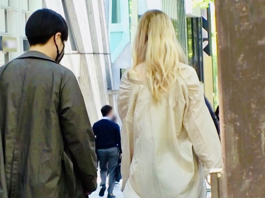 日本男児の｀おもてなし｀に興味あり!?街を颯爽と歩く正真正銘の金髪白人美女をハメ撮りファックw